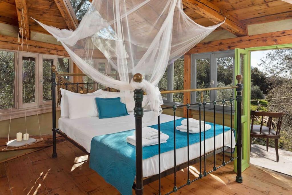 Villa Margaritis'S Treehouse Paramonas  Exterior foto